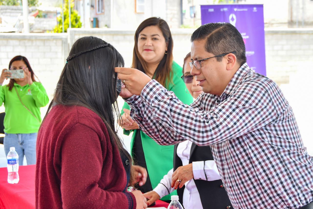Con lentes gratuitos el DIF municipal ilumina la formación académica de estudiantes huamantlecos
